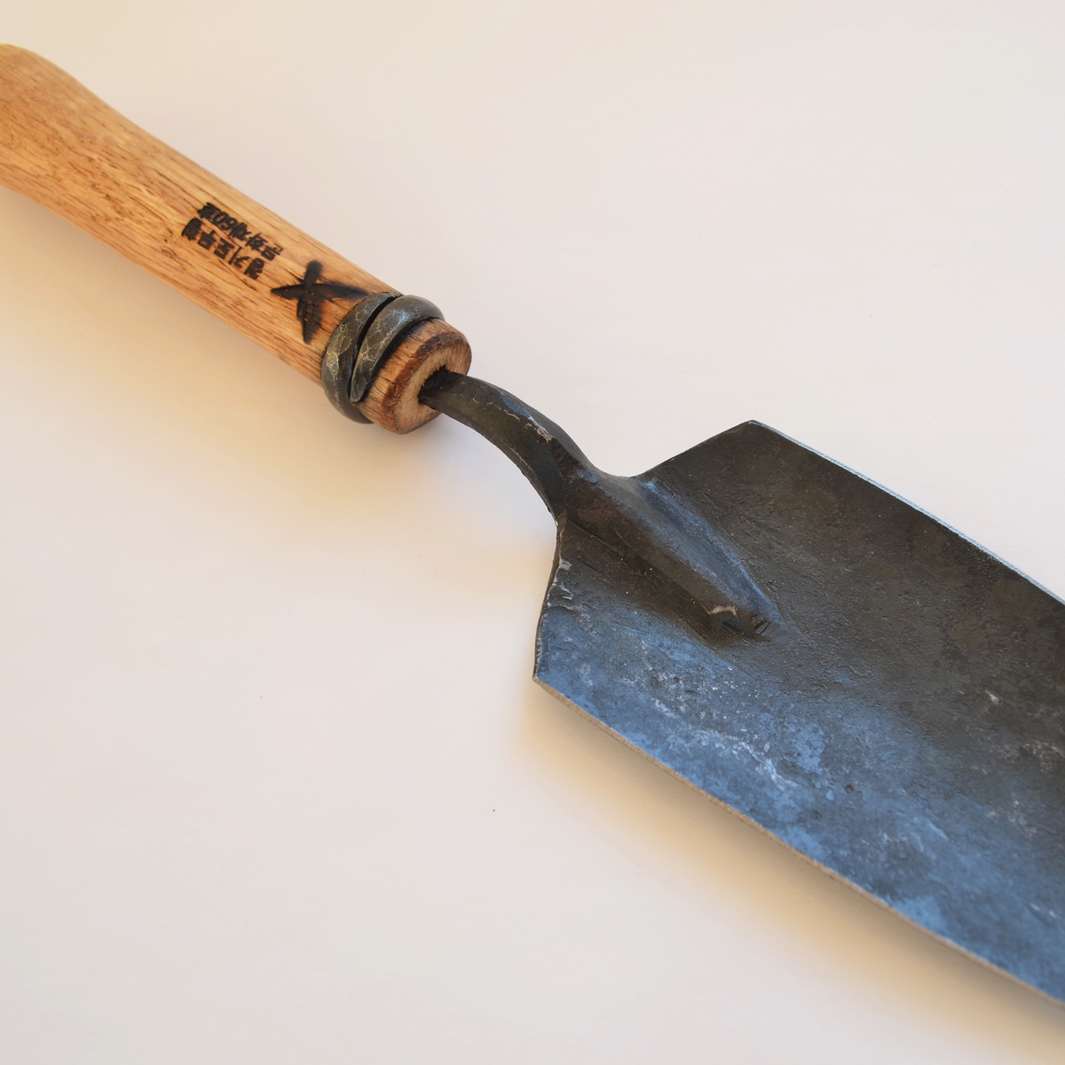 Master Shin's Anvil #69 Hand Trowel (photo 4 of 6)