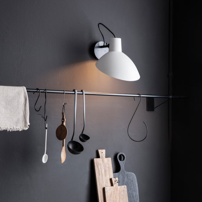 VV Cinquanta Wall by Astep — white shade on a dark wall