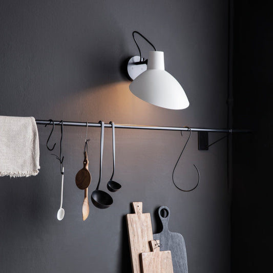 VV Cinquanta Wall by Astep — white shade on a dark wall