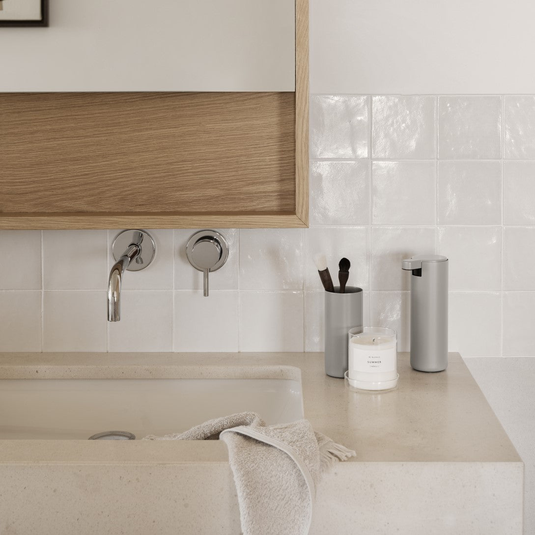 blomus Valoa Scented Candle in Glass Container Small Ashes of Roses Vetiver Fragrance