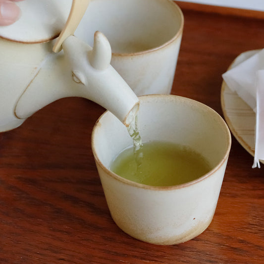 Ceramic Japan Yagi Goat Teapot – pouring green tea into a cup